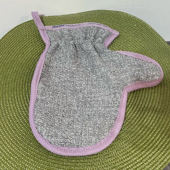 Norwex Veggie & Fruit Scrub Mitt limited edition Gray with Purple trim NWOT - Picture 9 of 9